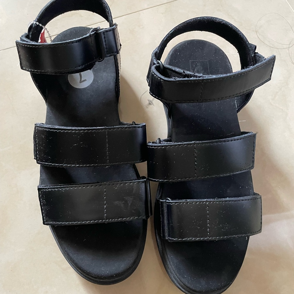 Black Vans Sandals